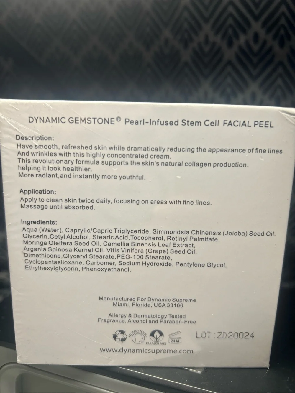 Dynamic Gemstone Pearl-Infused Stem Cell Facial Peel - White